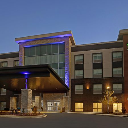 Holiday Inn Express & Suites - Milwaukee - Brookfield, An Ihg Hotel Exterior photo