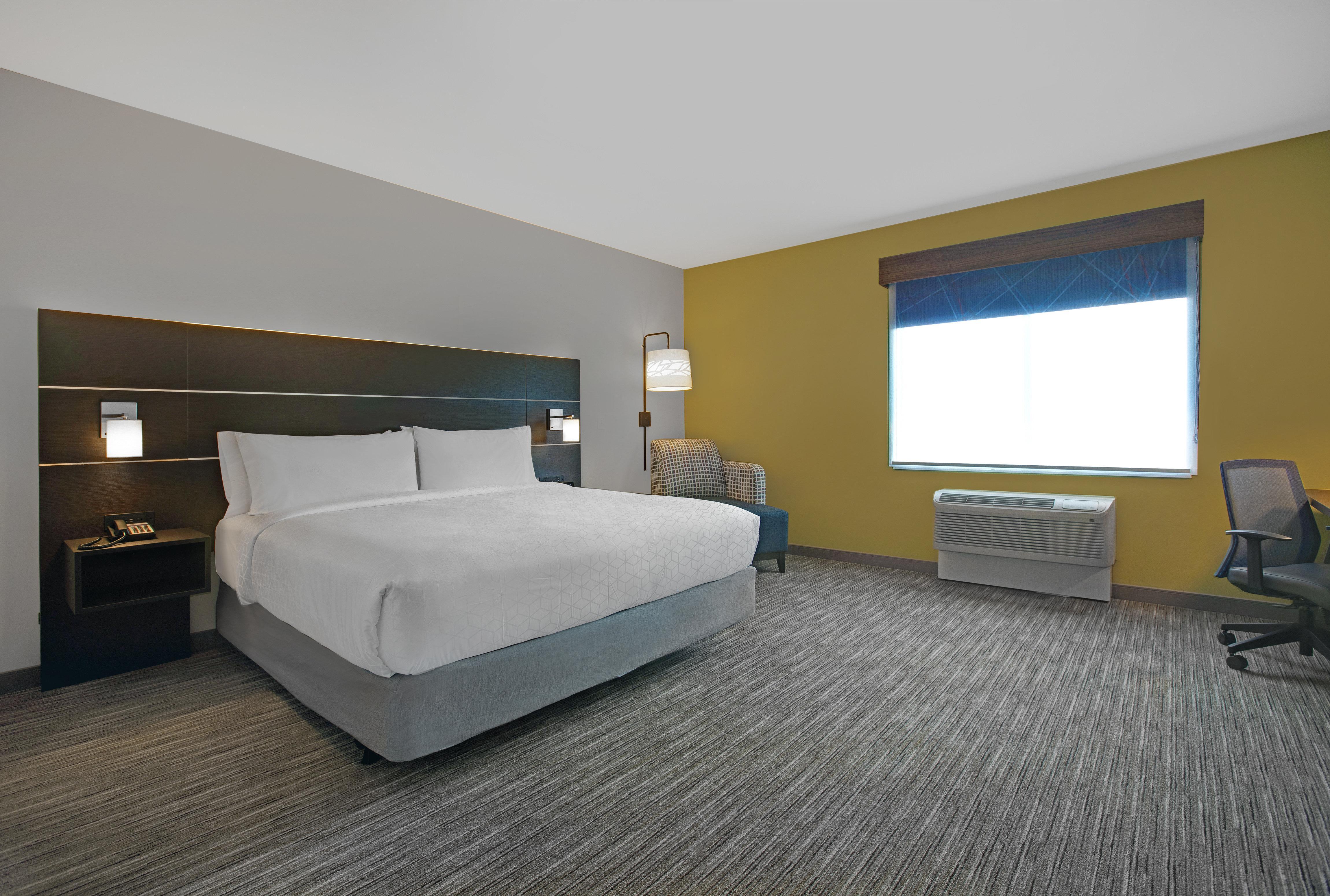 Holiday Inn Express & Suites - Milwaukee - Brookfield, An Ihg Hotel Exterior photo